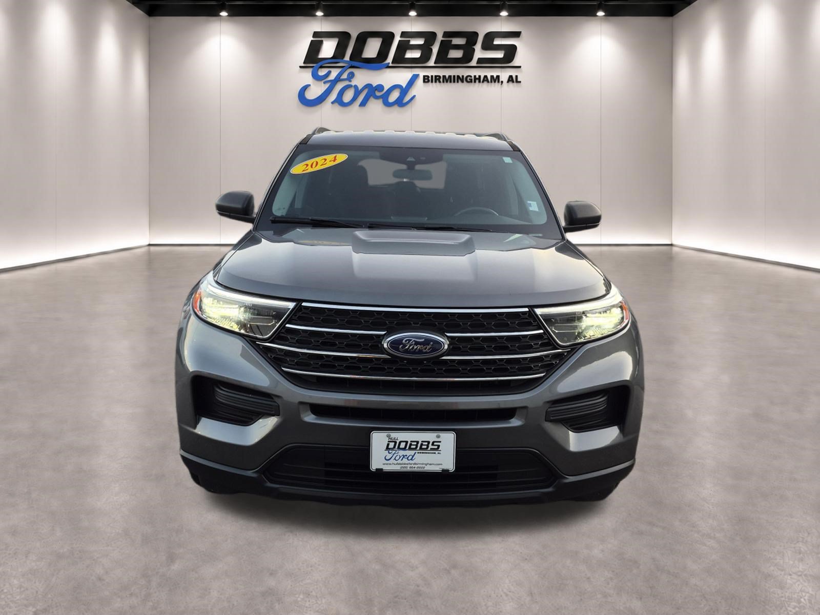 Certified 2024 Ford Explorer XLT RWD image 3