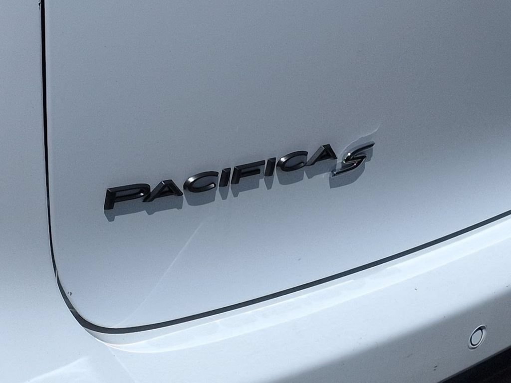 Used 2024 Chrysler Pacifica Limited FWD image 26