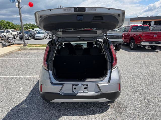 Used 2025 Kia Soul LX w/ LX Technology Package FWD image 7