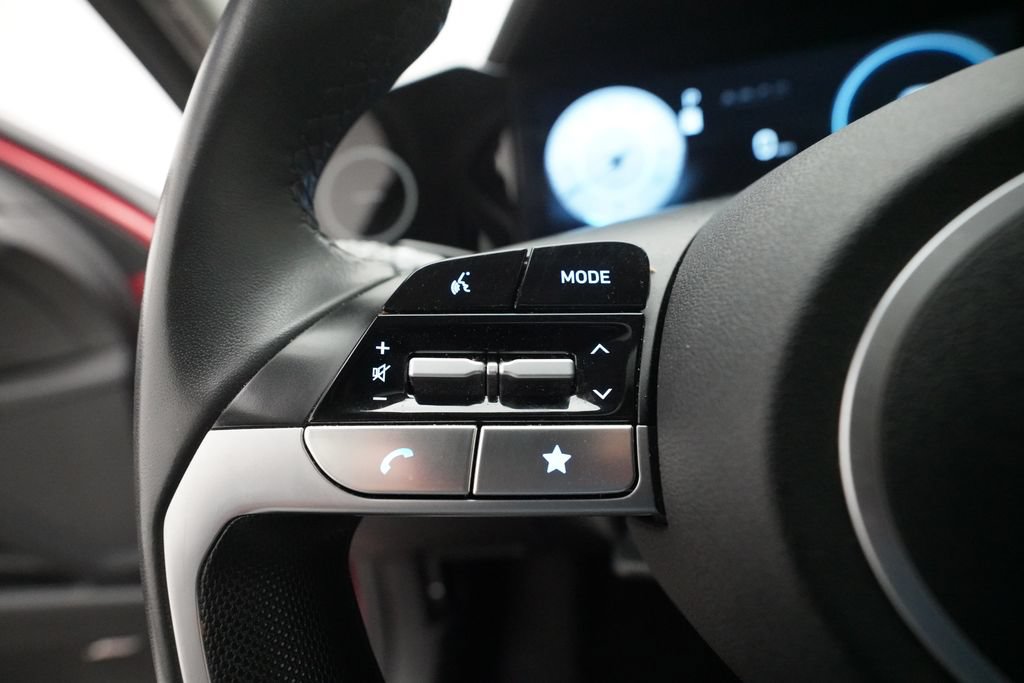 Used 2025 Hyundai Elantra Limited FWD image 17