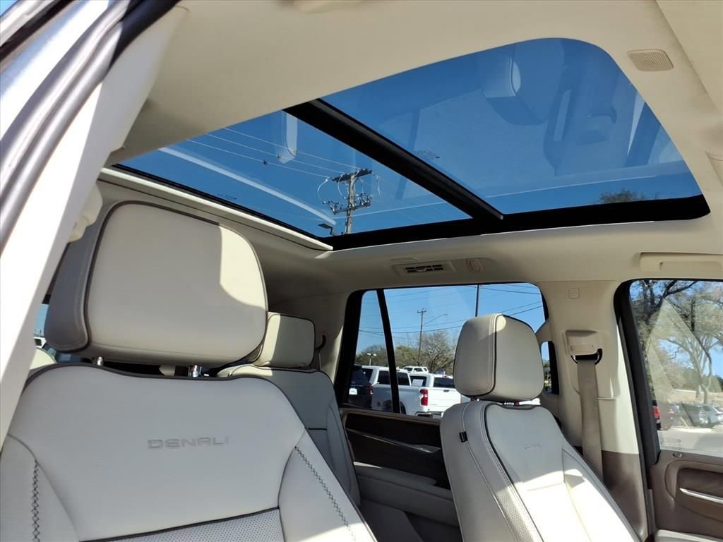 Used 2023 GMC Yukon Denali image 10