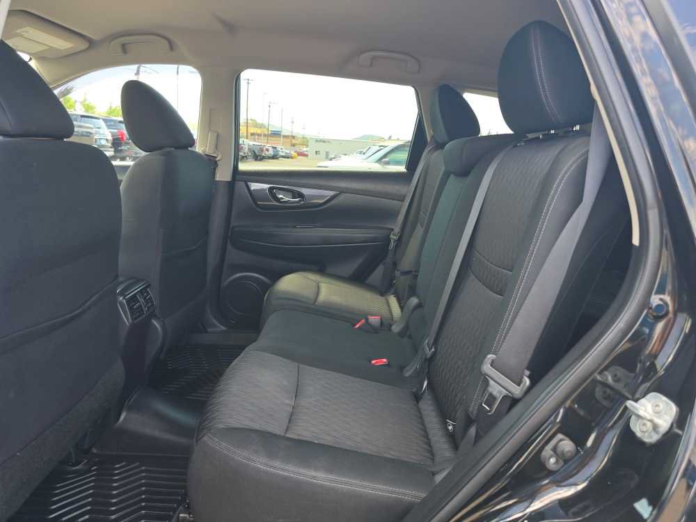 Used 2018 Nissan Rogue SV AWD/4WD image 16