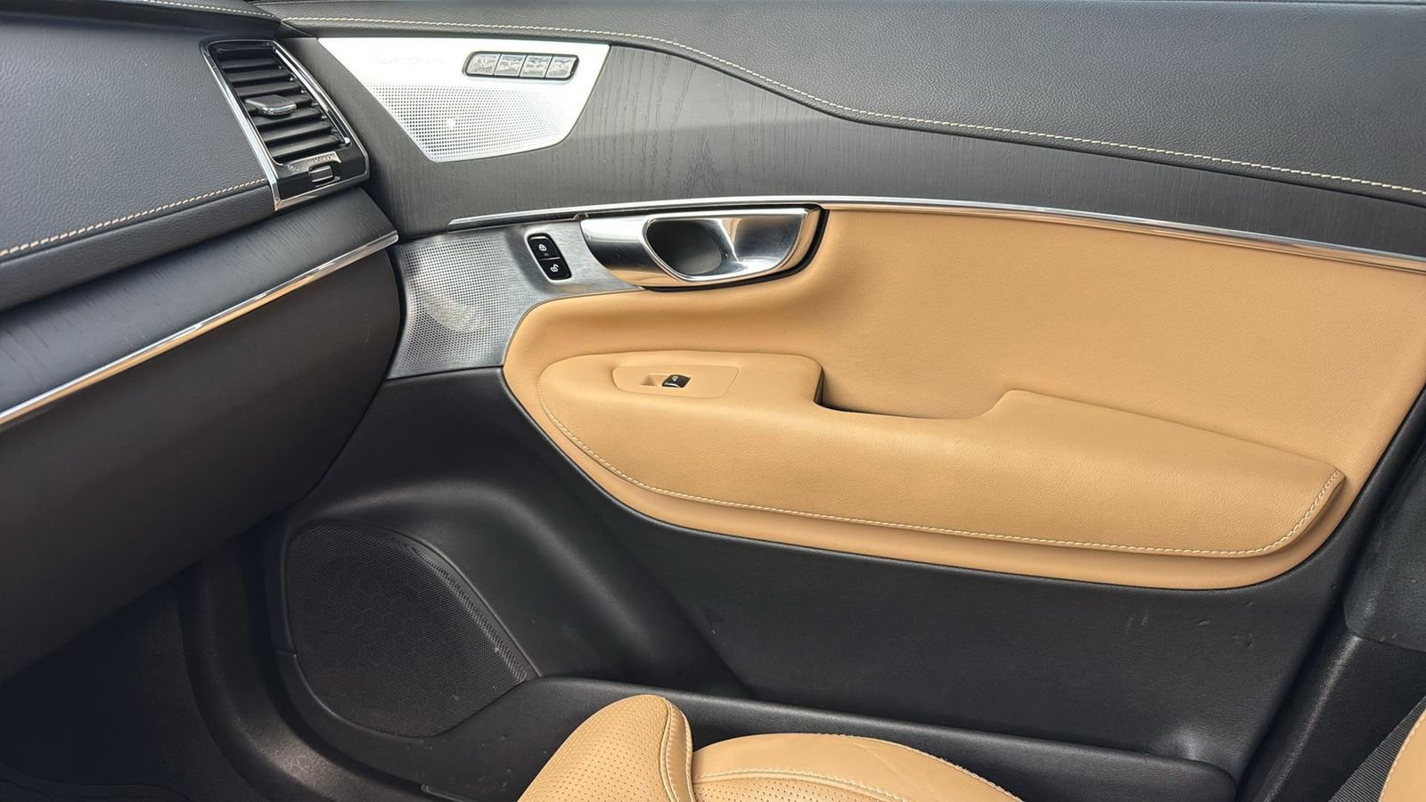 Used 2022 Volvo XC90 T6 Inscription w/ Lounge Package image 21