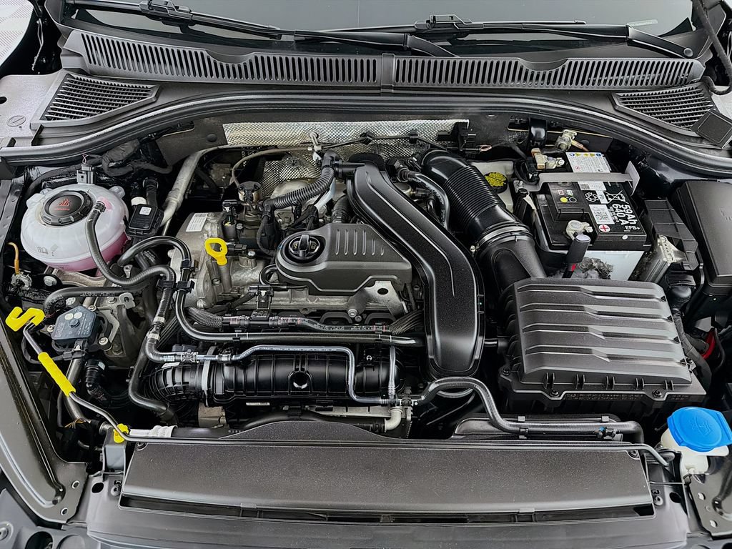 Used 2025 Volkswagen Jetta SE FWD image 30