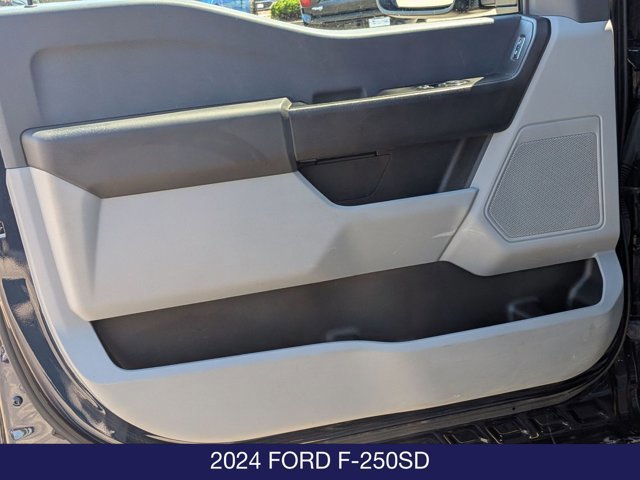 Certified 2024 Ford F250 XL w/ Snow Plow/Camper Package AWD/4WD image 11