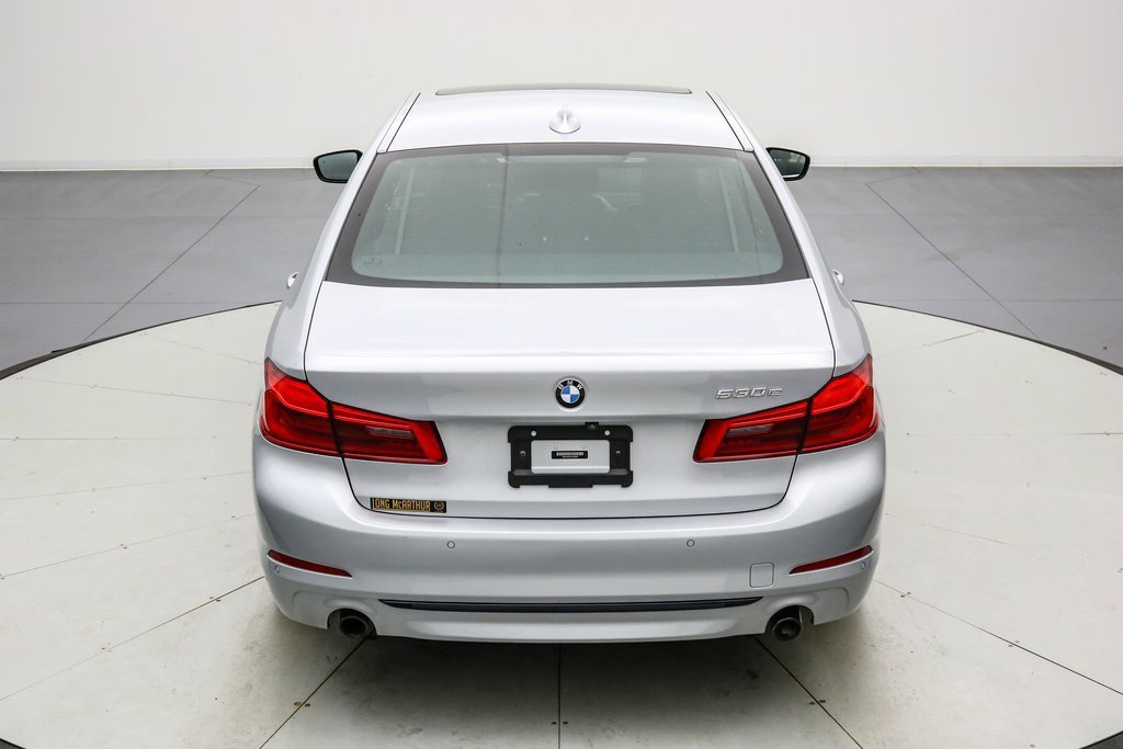 Used 2020 BMW 530e w/ M Sport Package image 4