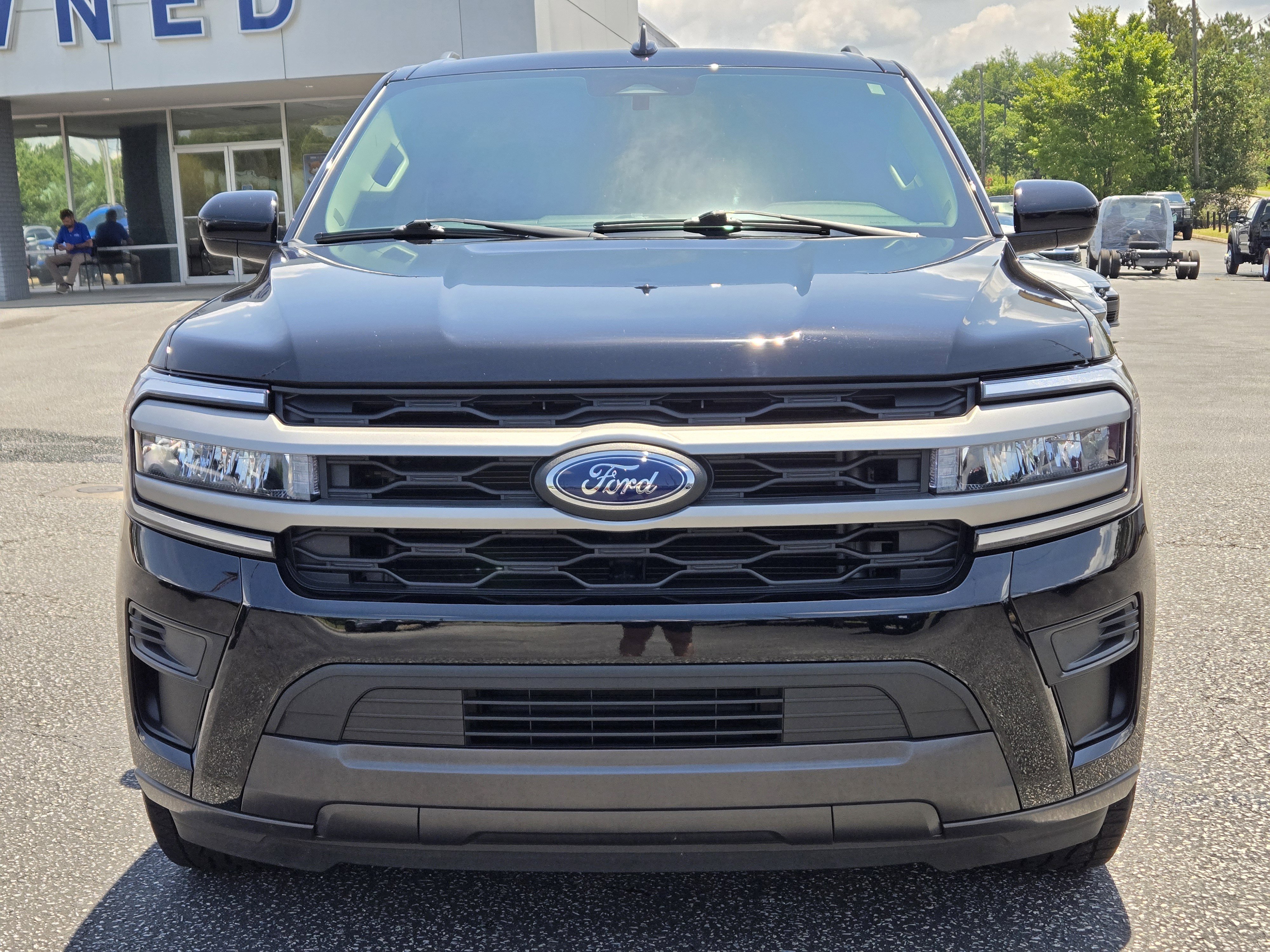 Certified 2024 Ford Expedition Max XLT RWD image 3
