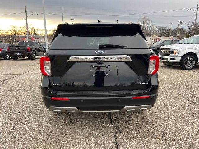 Certified 2022 Ford Explorer XLT w/ Equipment Group 202A image 4