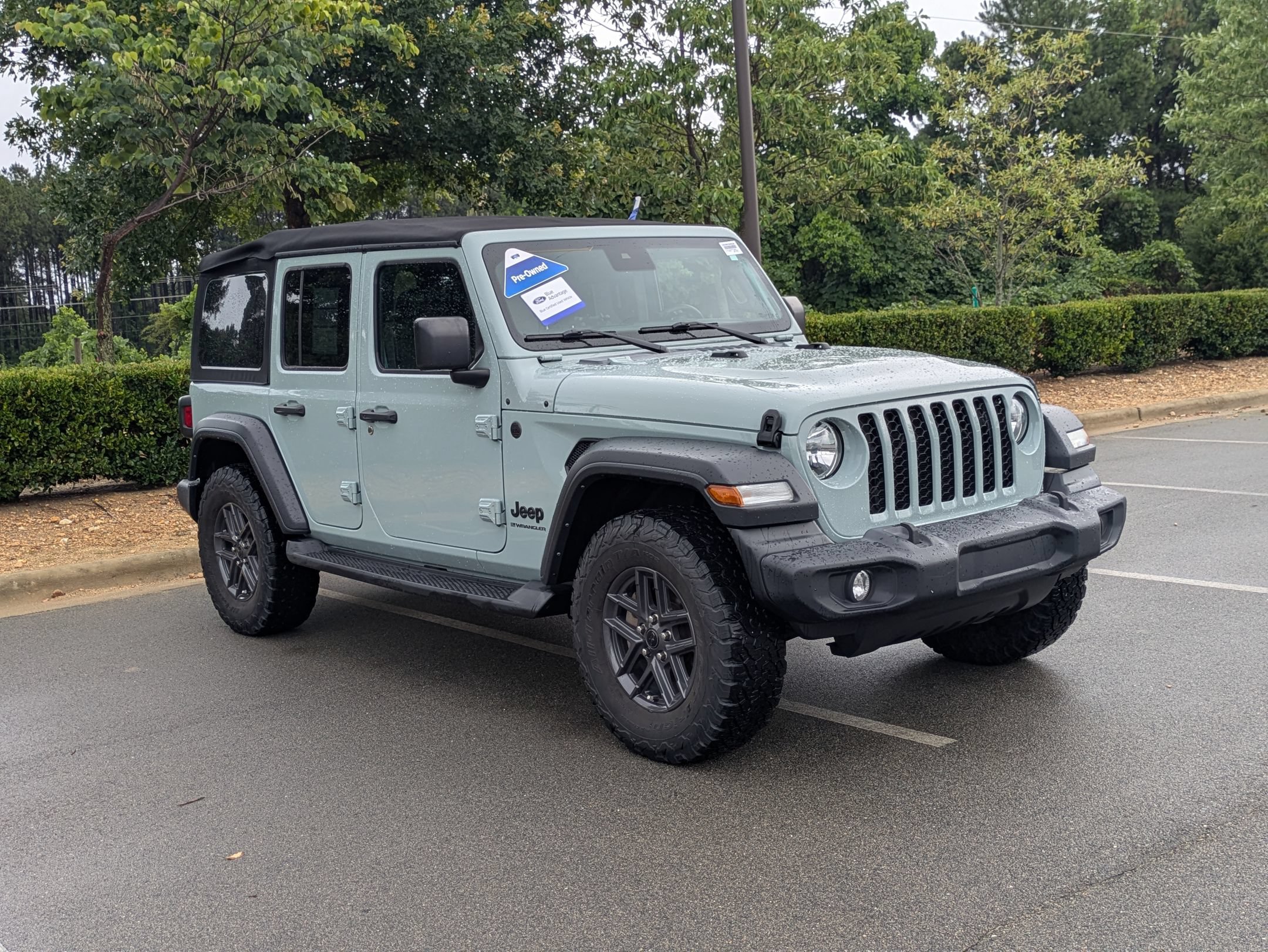 Used 2024 Jeep Wrangler Unlimited Sport AWD/4WD image 2