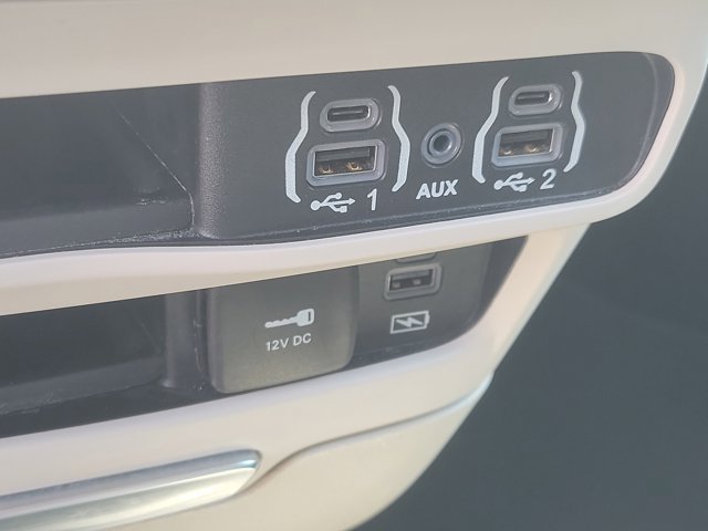 Used 2022 Chrysler Pacifica Touring-L AWD/4WD image 28