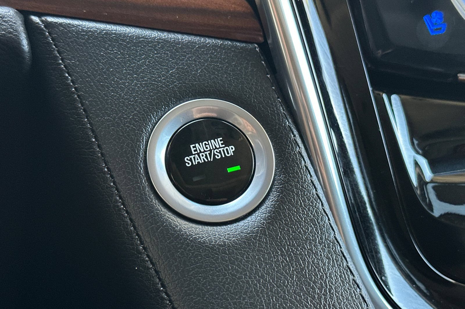 Used 2018 Cadillac Escalade Premium Luxury AWD/4WD image 35