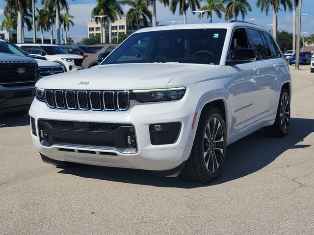 Used 2024 Jeep Grand Cherokee Overland AWD/4WD image 3