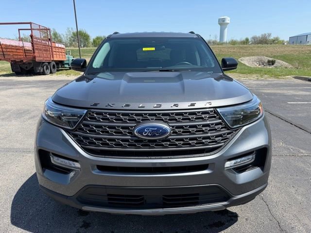 Certified 2024 Ford Explorer XLT w/ Equipment Group 202A AWD/4WD image 8