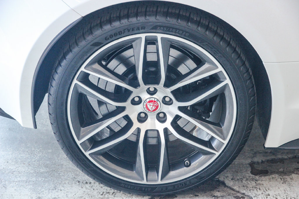 Used 2023 Jaguar F-TYPE R-Dynamic AWD/4WD image 12