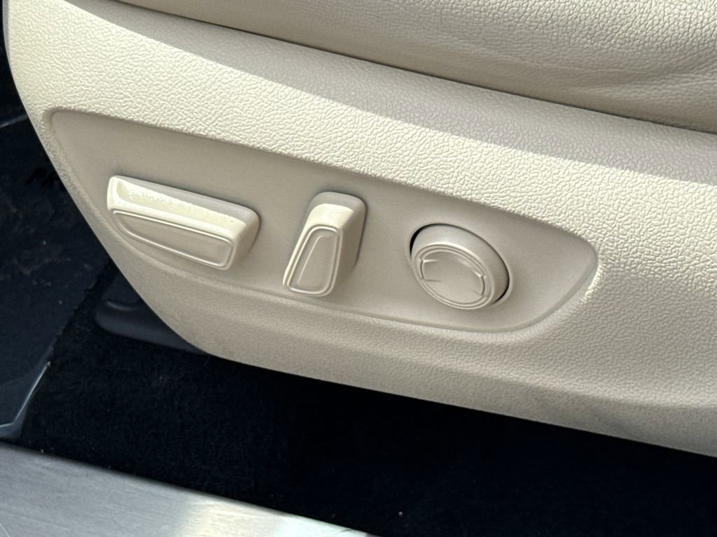 Used 2021 Toyota Highlander Platinum FWD image 27