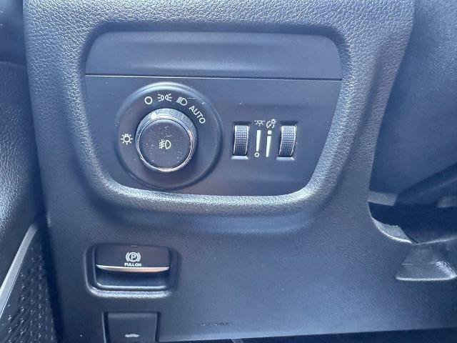 Used 2022 Jeep Grand Cherokee L Limited RWD image 25