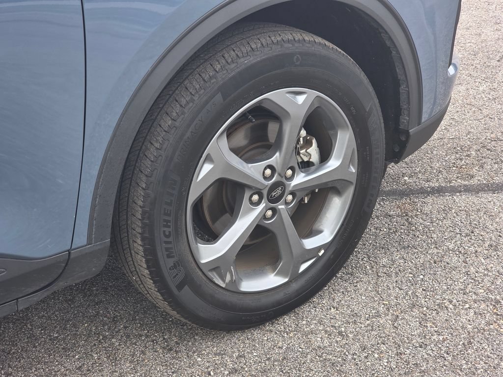 Certified 2025 Ford Escape ST-Line Select AWD/4WD image 39