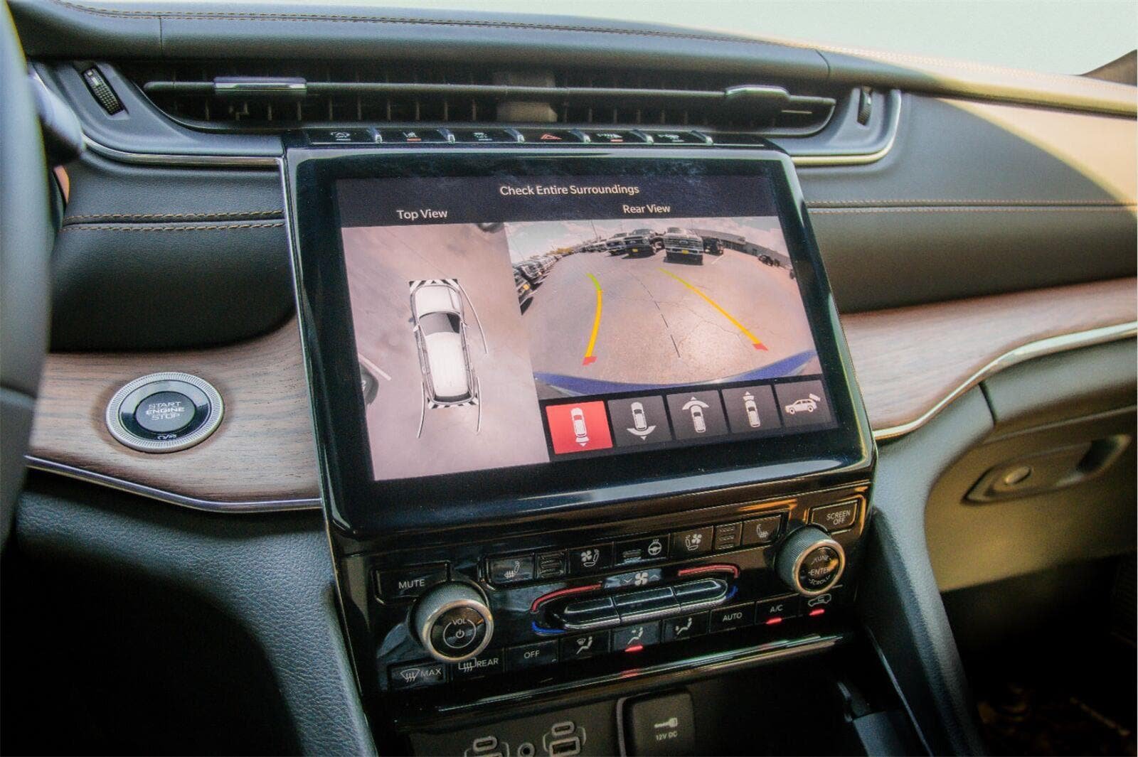 Used 2023 Jeep Grand Cherokee Summit w/ Luxury Tech Group V AWD/4WD image 15