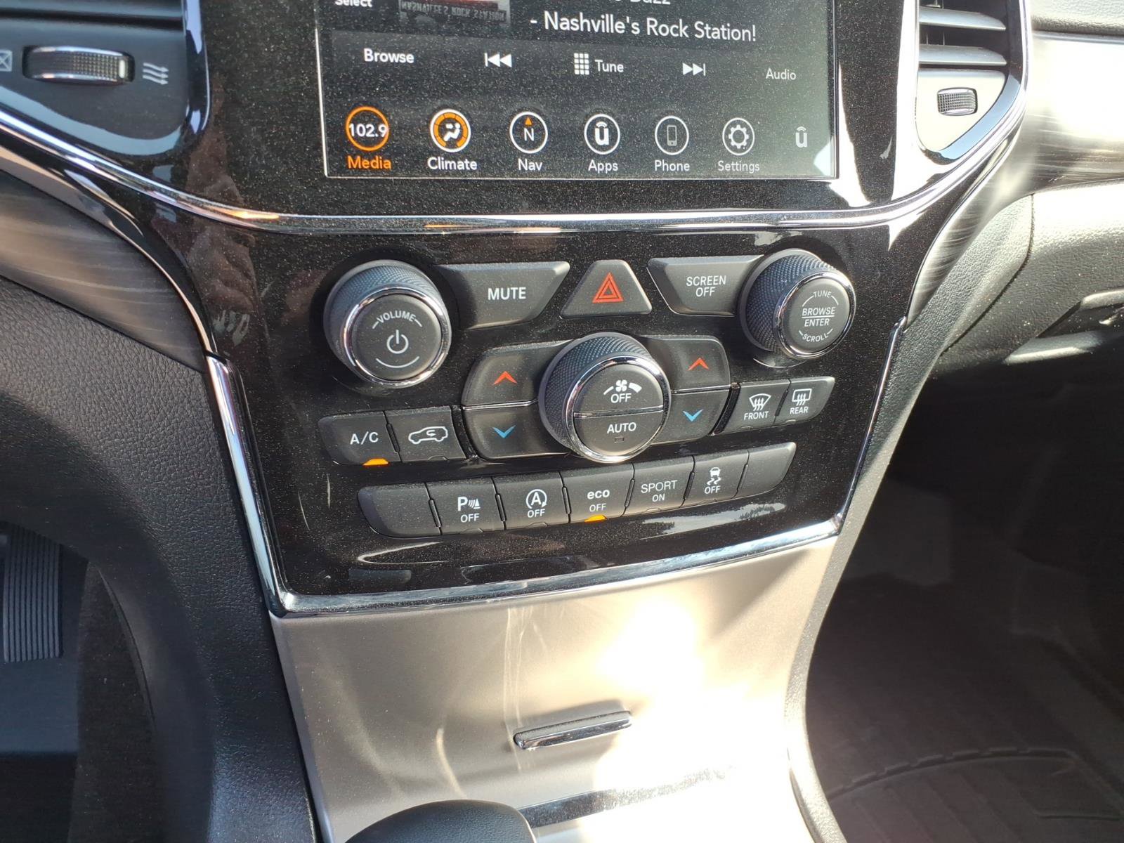 Used 2022 Jeep Grand Cherokee Laredo E RWD image 14