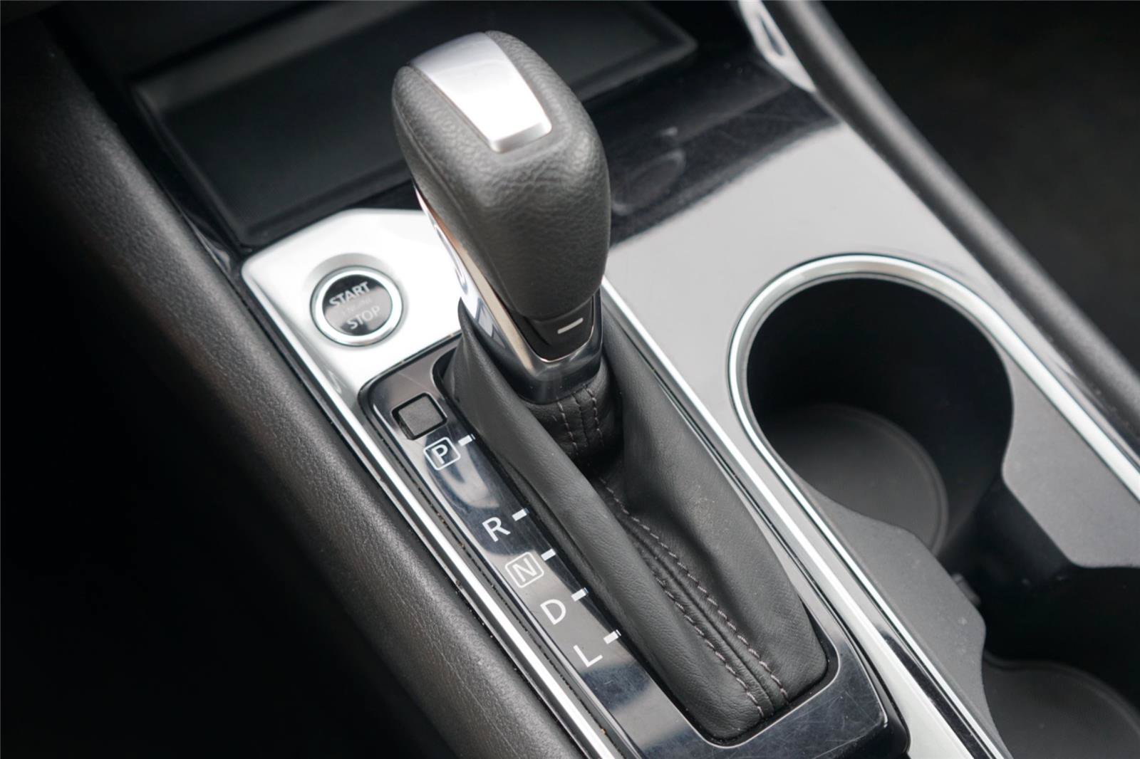 Used 2024 Nissan Altima 2.5 SV FWD image 14