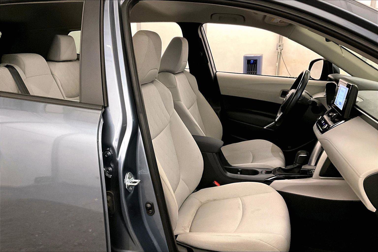 Used 2023 Toyota Corolla Cross LE image 9