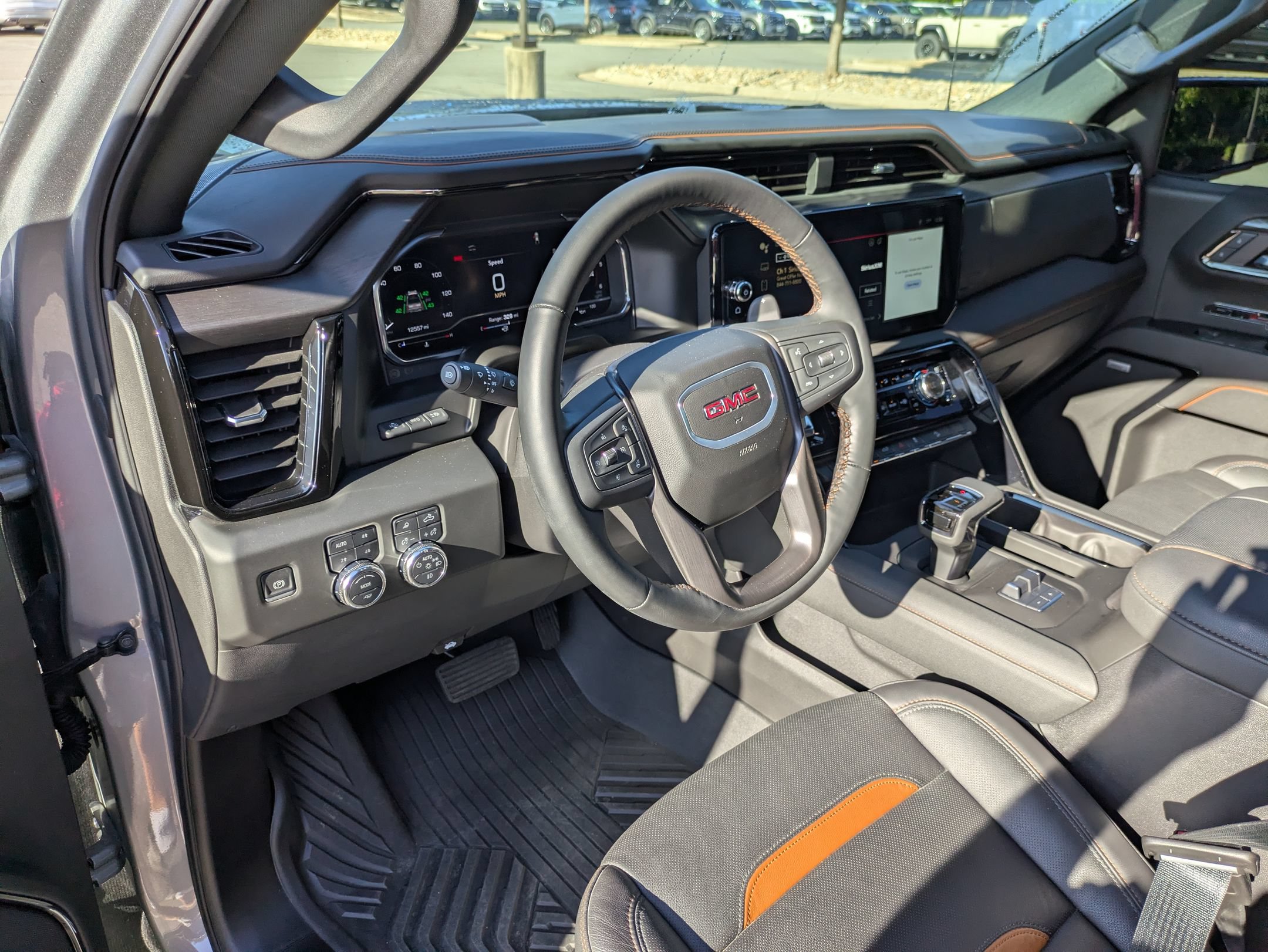 Used 2025 GMC Sierra 1500 AT4 w/ AT4 Premium Package AWD/4WD image 14