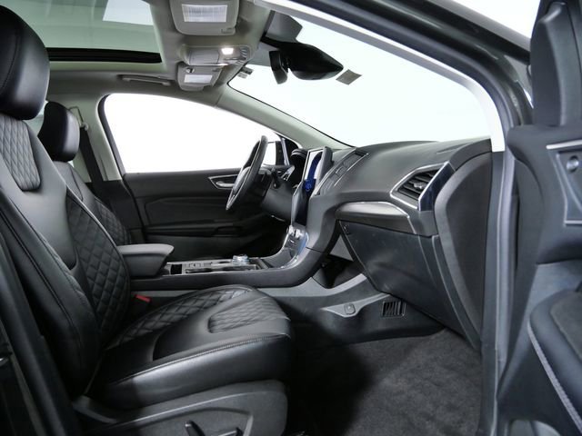 Certified 2023 Ford Edge Titanium w/ Class II Trailer Tow Package image 10