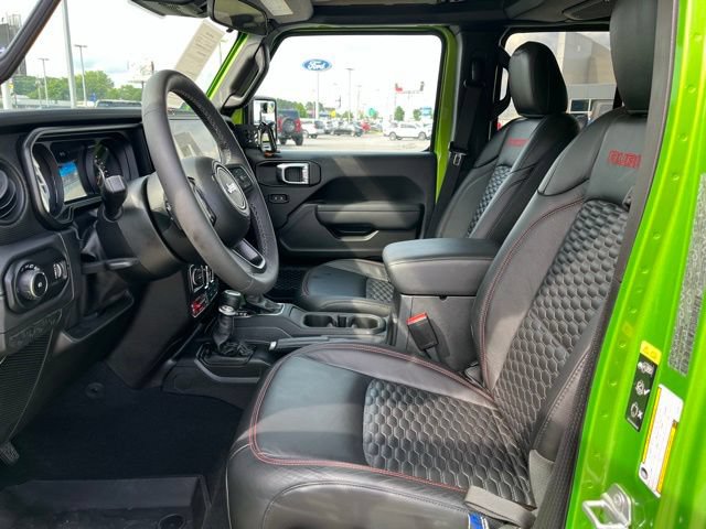 Used 2025 Jeep Wrangler Unlimited Rubicon w/ Convenience Group AWD/4WD image 5