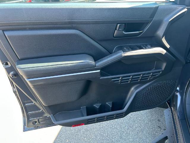 Used 2025 Toyota Tacoma SR5 AWD/4WD image 18