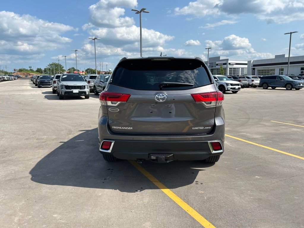 Used 2018 Toyota Highlander Limited Platinum AWD/4WD image 8