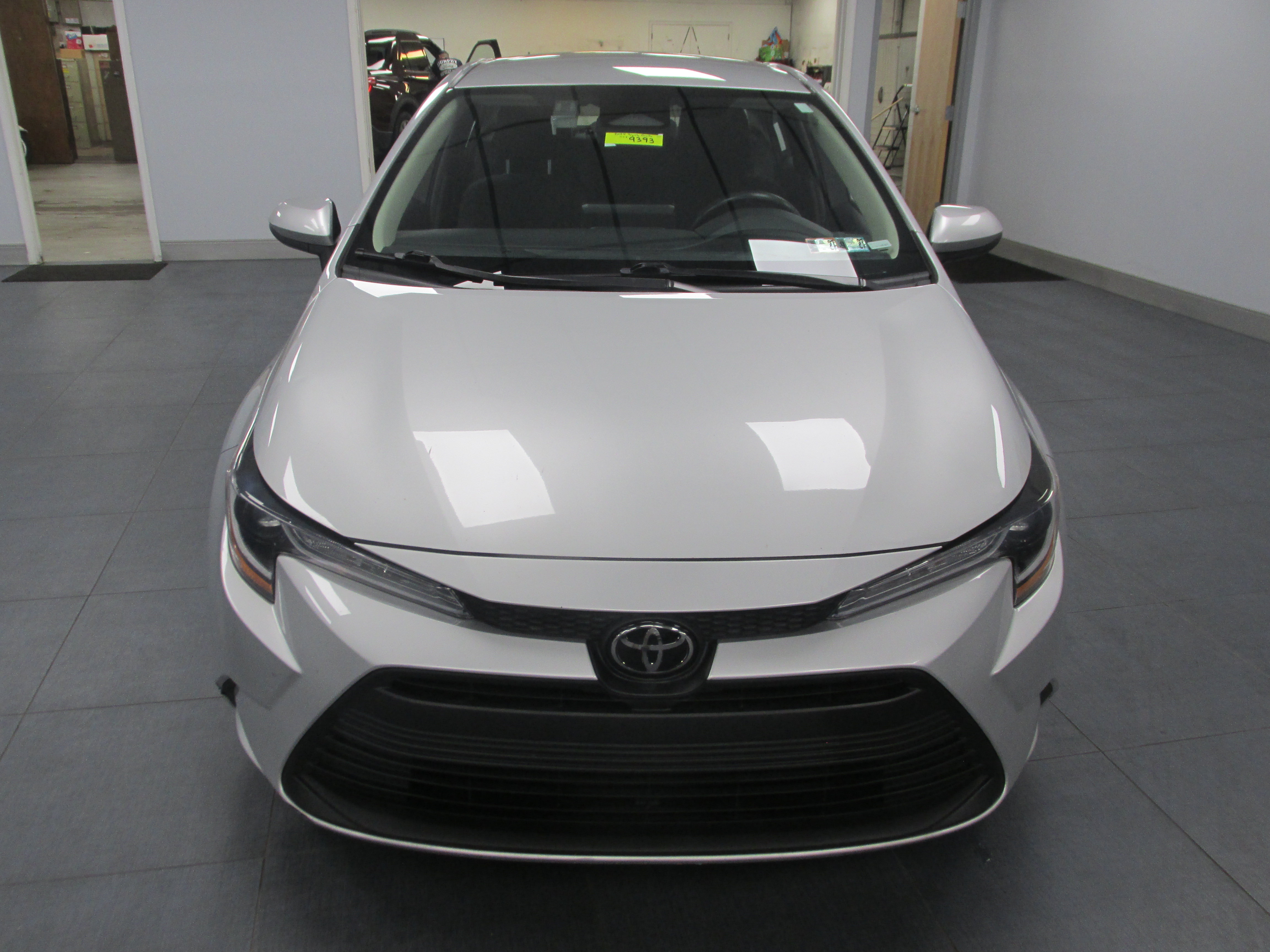 Used 2024 Toyota Corolla LE FWD image 2