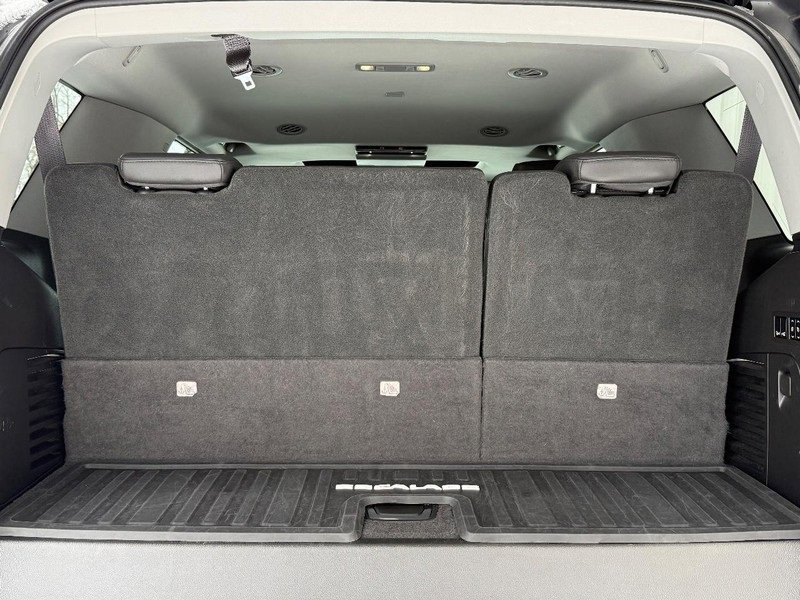 Used 2017 Cadillac Escalade Premium Luxury w/ LPO, Radiant Package image 5