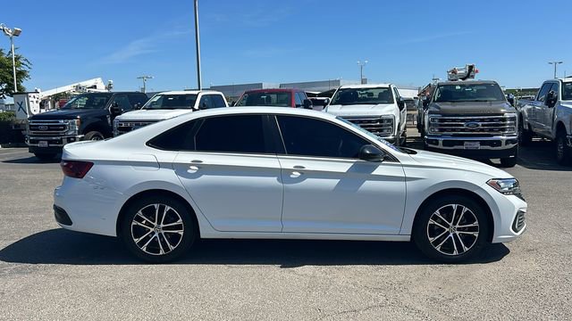 Used 2022 Volkswagen Jetta Sport FWD image 2