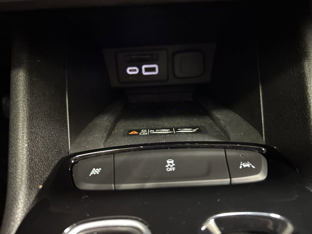 Used 2022 Chevrolet Bolt EUV Premier w/ Launch Edition image 21