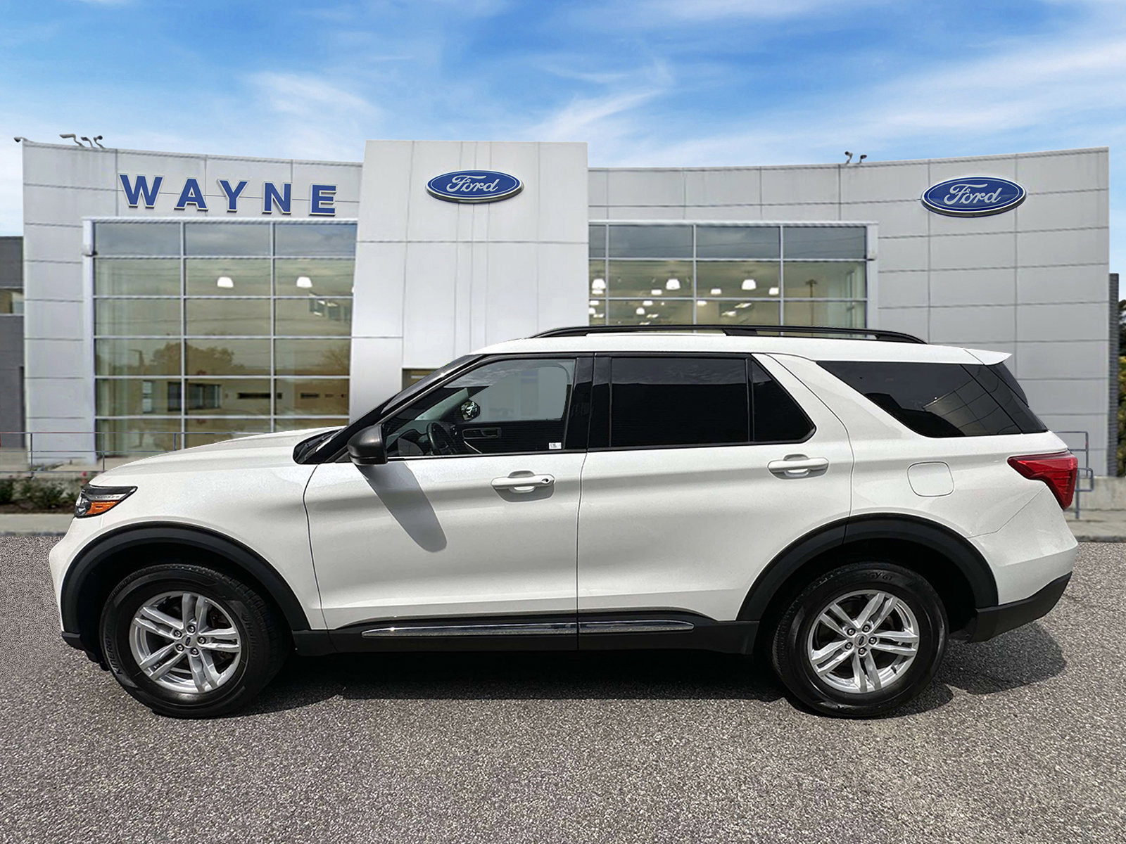 Certified 2022 Ford Explorer XLT w/ Equipment Group 202A AWD/4WD image 7