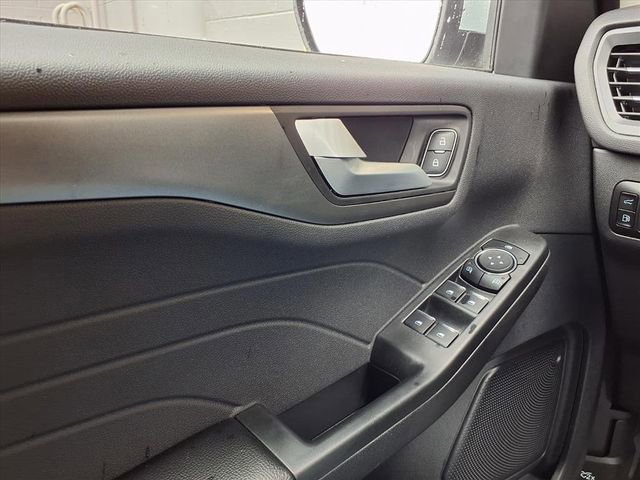 Certified 2025 Ford Escape SE w/ Class II Trailer Tow Package image 24