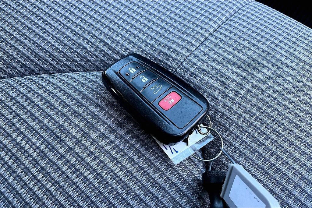 Used 2023 Toyota Highlander LE image 13