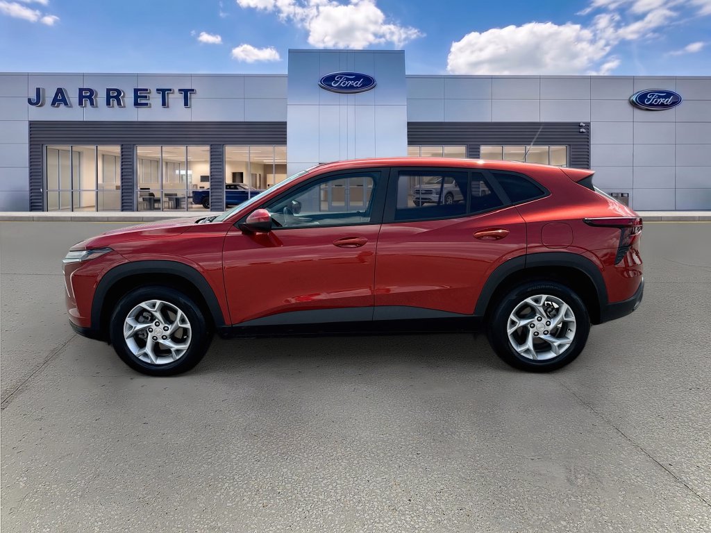 Used 2024 Chevrolet Trax LS w/ LS Convenience Package FWD image 4