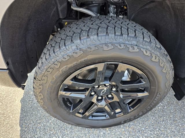 Used 2026 Chevrolet Silverado 1500 LT Trail Boss w/ LPO, Dark Essentials Package AWD/4WD image 9