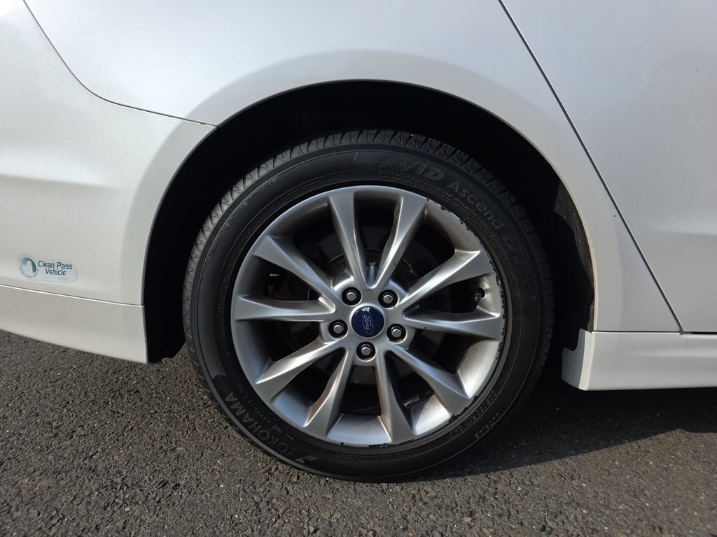 Certified 2017 Ford Fusion Energi SE FWD image 12