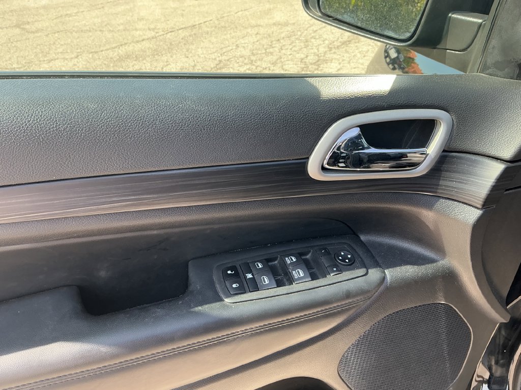 Used 2022 Jeep Grand Cherokee Laredo X AWD/4WD image 12