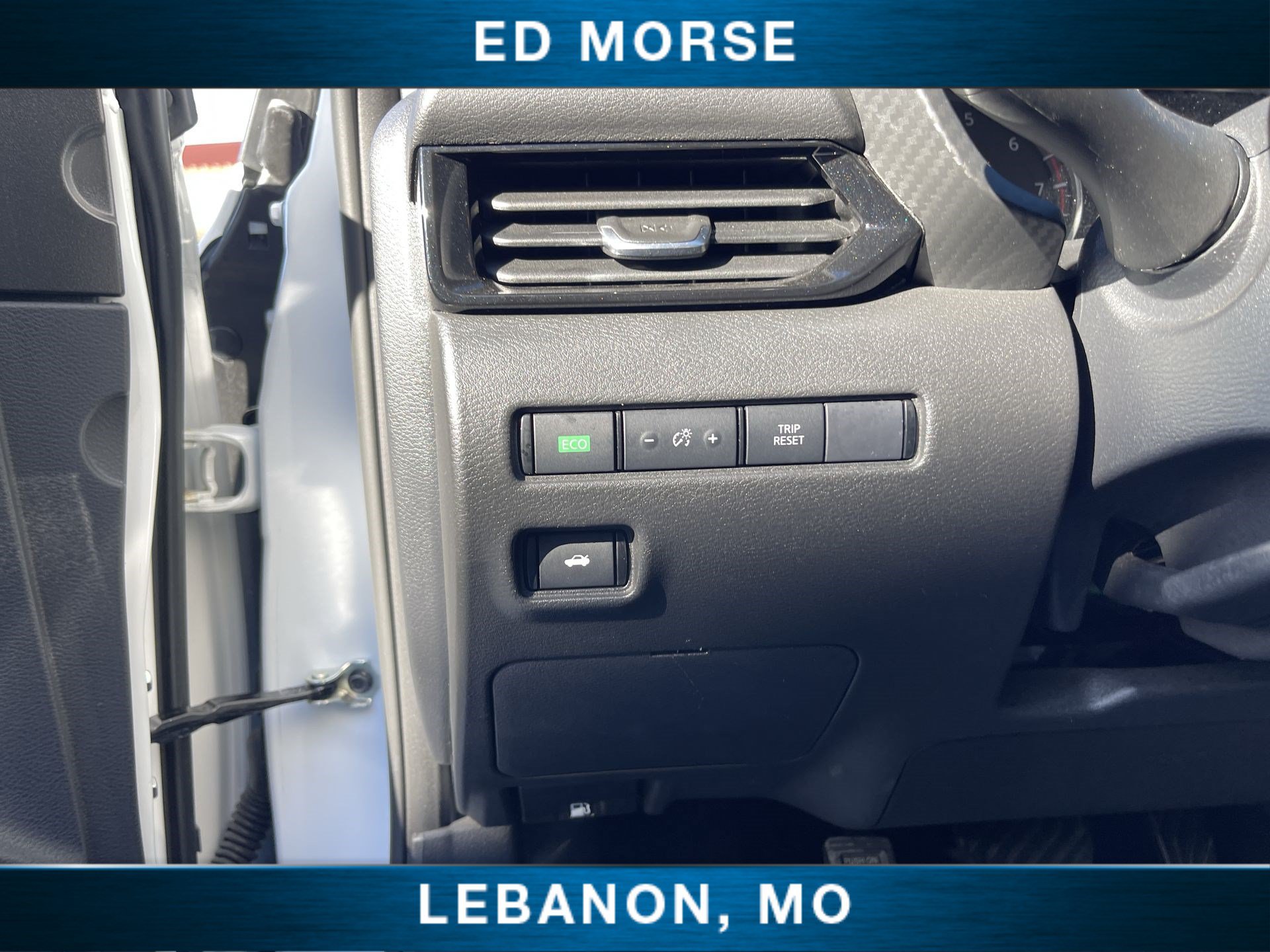 Used 2025 Nissan Sentra SV FWD image 17