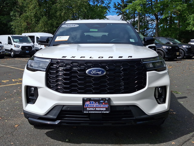 Certified 2025 Ford Explorer ST-Line AWD/4WD image 3