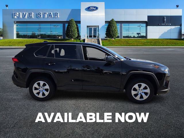 Used 2022 Toyota RAV4 LE FWD image 9