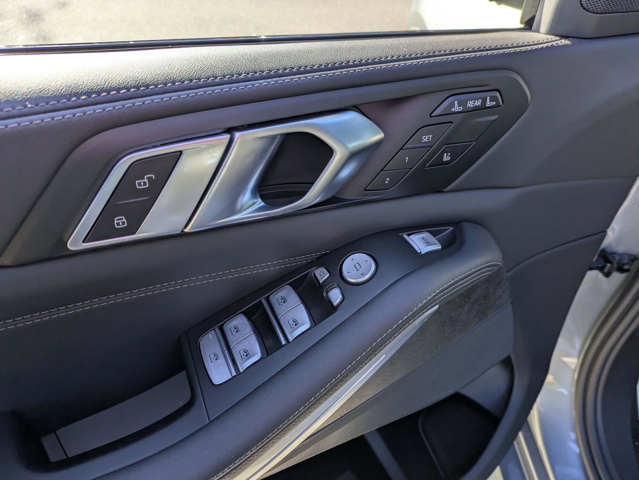 Used 2023 BMW X7 xDrive40i w/ M Sport Package image 16