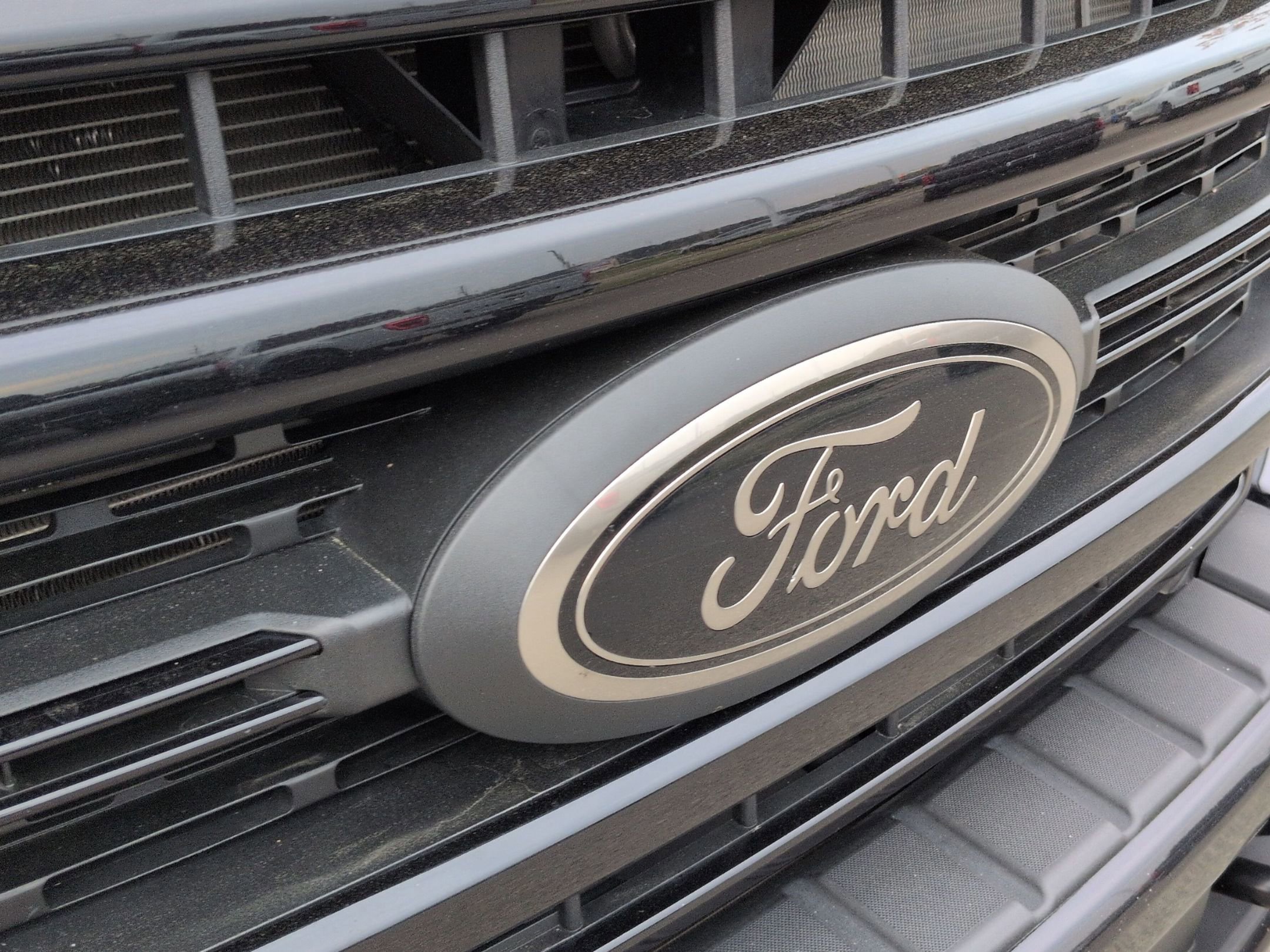 Certified 2022 Ford F350 Lariat w/ Black Appearance Package AWD/4WD image 35