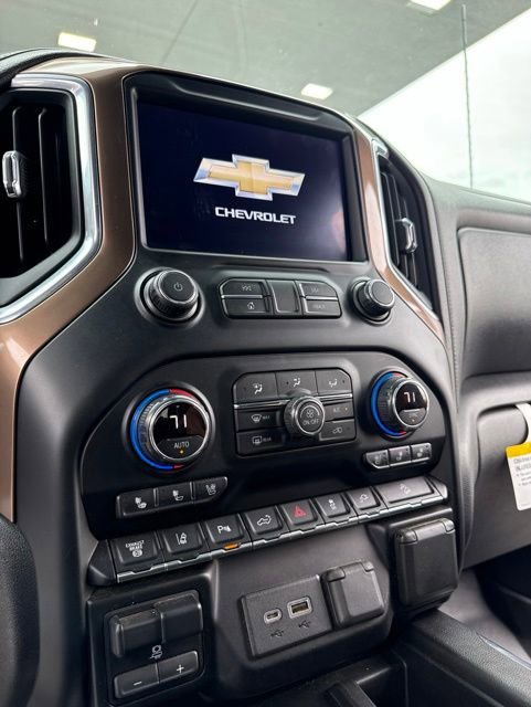 Used 2020 Chevrolet Silverado 2500 High Country w/ Technology Package AWD/4WD image 5