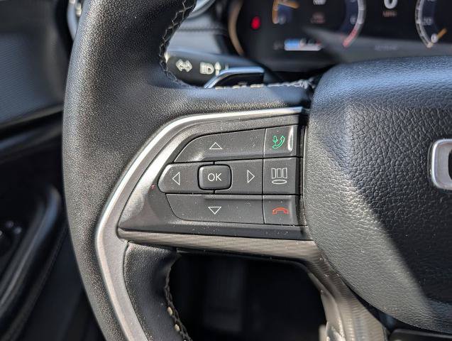Used 2023 Jeep Grand Cherokee Laredo AWD/4WD image 23