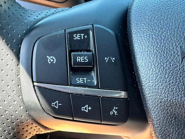 Certified 2025 Ford Escape ST-Line w/ Cold Weather Package AWD/4WD image 19