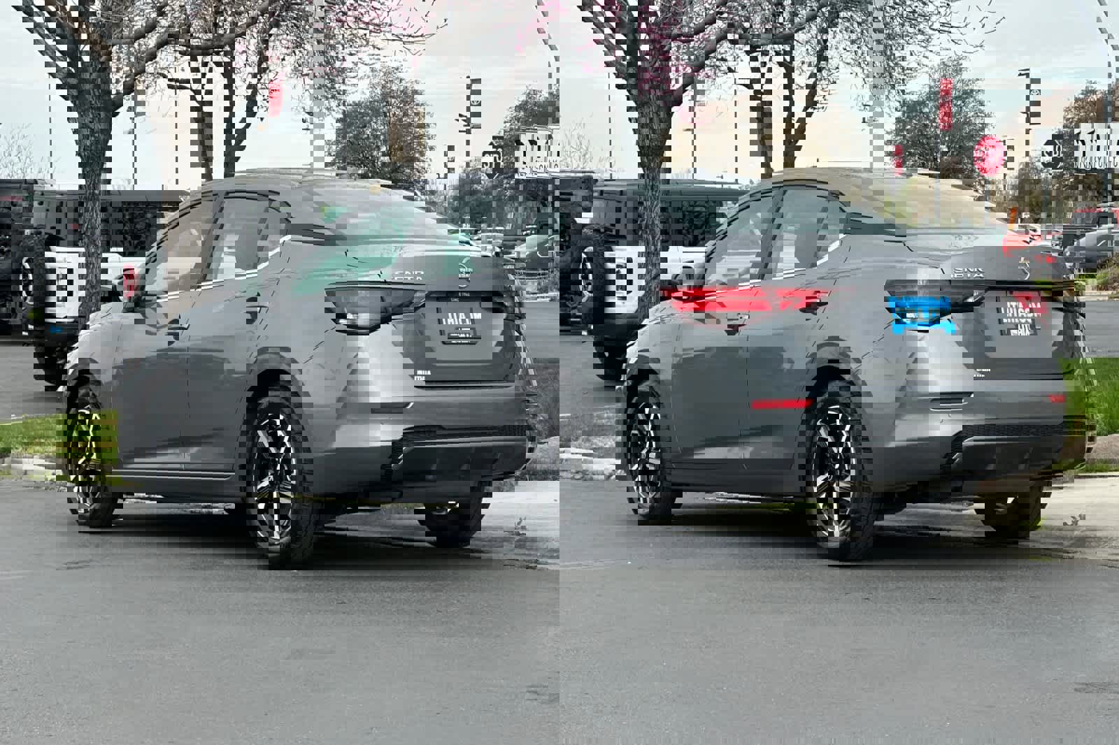 Used 2024 Nissan Sentra SV image 3